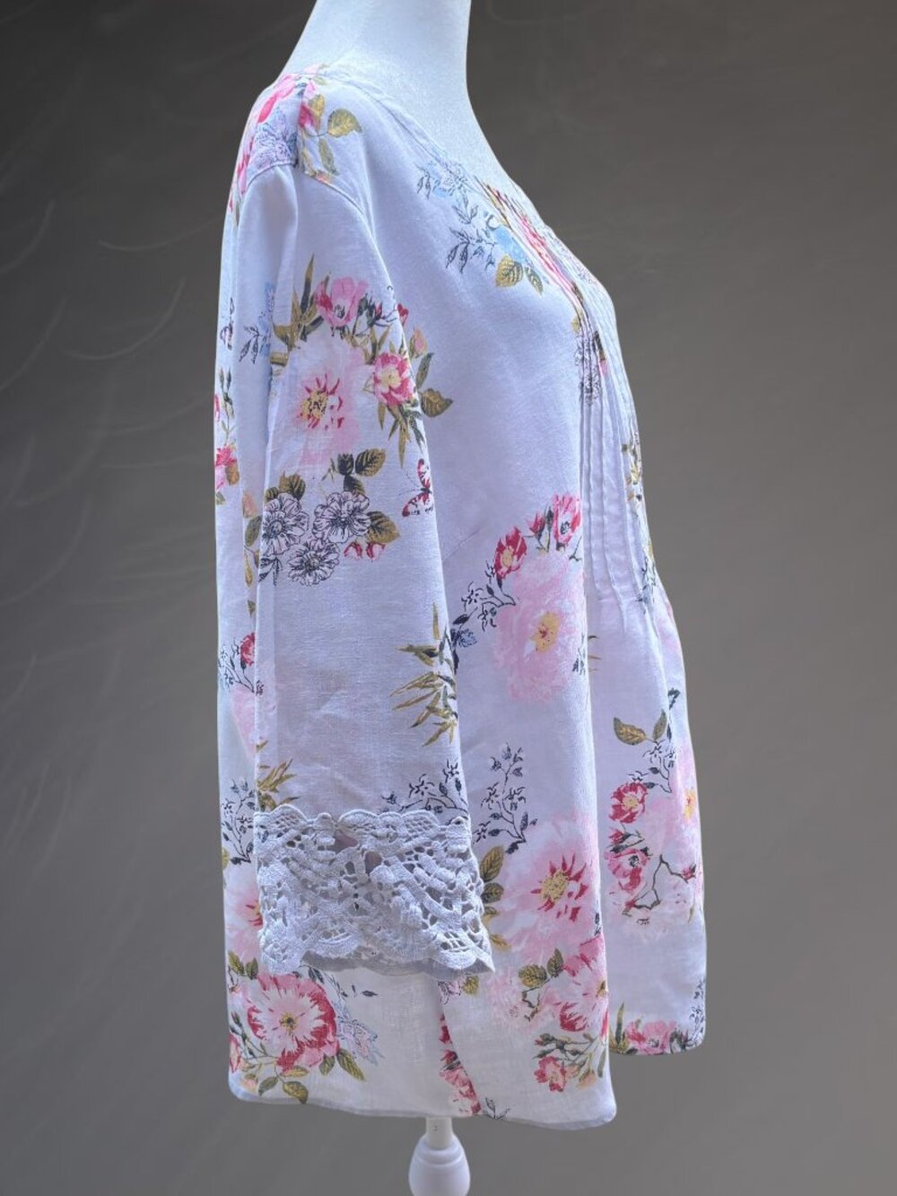 J. Jill Love Linen XL Floral Tunic Top Pintucks 3/4 Sleeves Crochet Lace Teacher - Picture 6 of 12